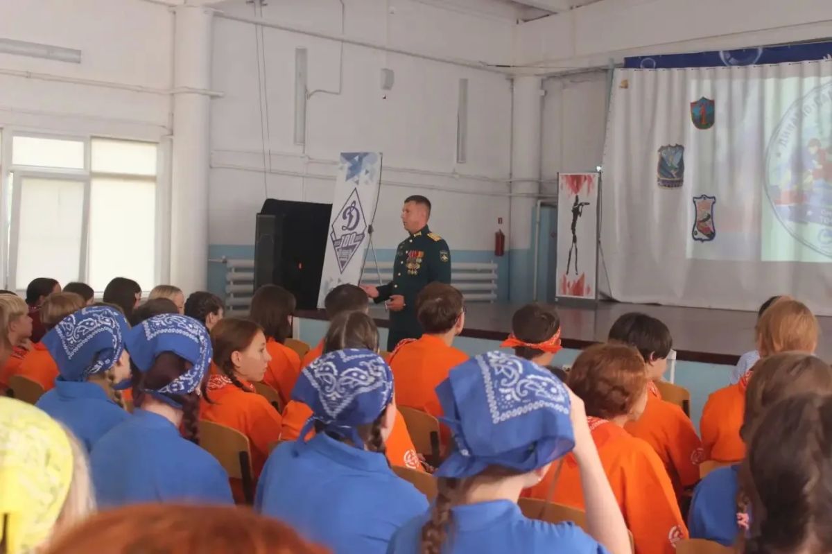 В День воинской славы России детский оздоровительный лагерь «Спутник» посетил кавалер двух орденов Мужества, участник президентской кадровой программы Кирилл Лесков В День воинской славы России детский оздоровительный лагерь «Спутник» посетил кавалер двух орденов Мужества, участник президентской кадровой программы Кирилл Лесков