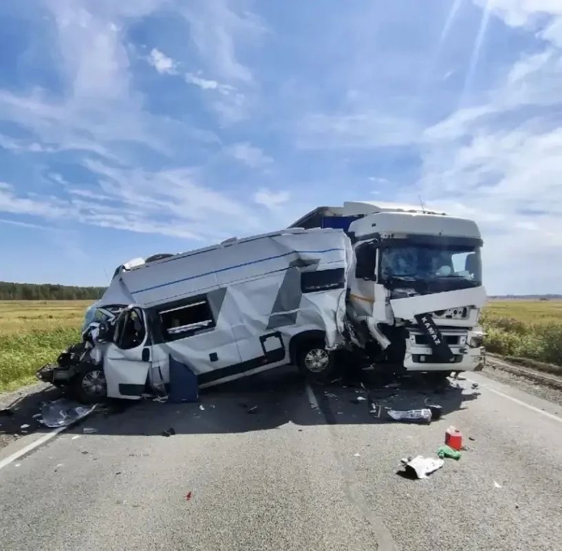 В Омской области произошло ДТП с пассажирским автобусом и грузовиками В Омской области произошло ДТП с пассажирским автобусом и грузовиками