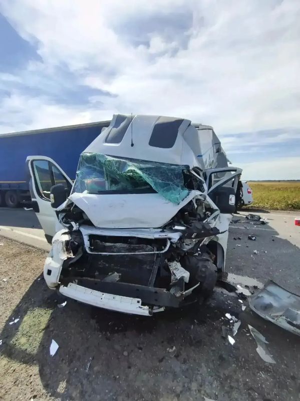 В Омской области произошло ДТП с пассажирским автобусом и грузовиками В Омской области произошло ДТП с пассажирским автобусом и грузовиками