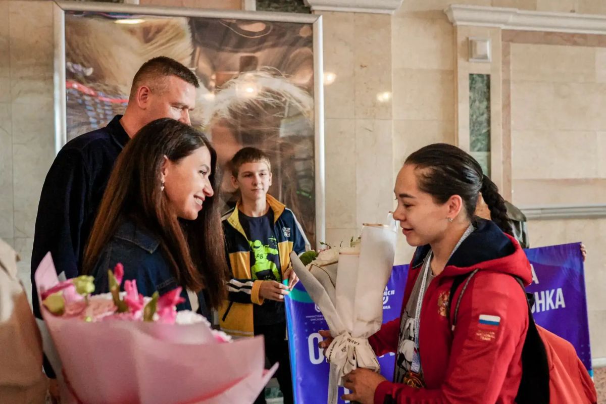 В Омск вернулась чемпионка Спартакиады народов России по тяжелой атлетике Ольга Тё В Омск вернулась чемпионка Спартакиады народов России по тяжелой атлетике Ольга Тё