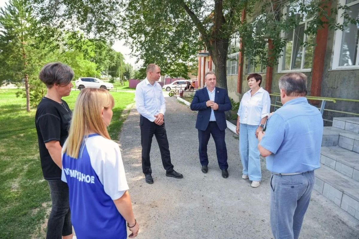 В селе Изумрудное Нововаршавского района 15 августа открылся обновленный дом культуры В селе Изумрудное Нововаршавского района 15 августа открылся обновленный дом культуры