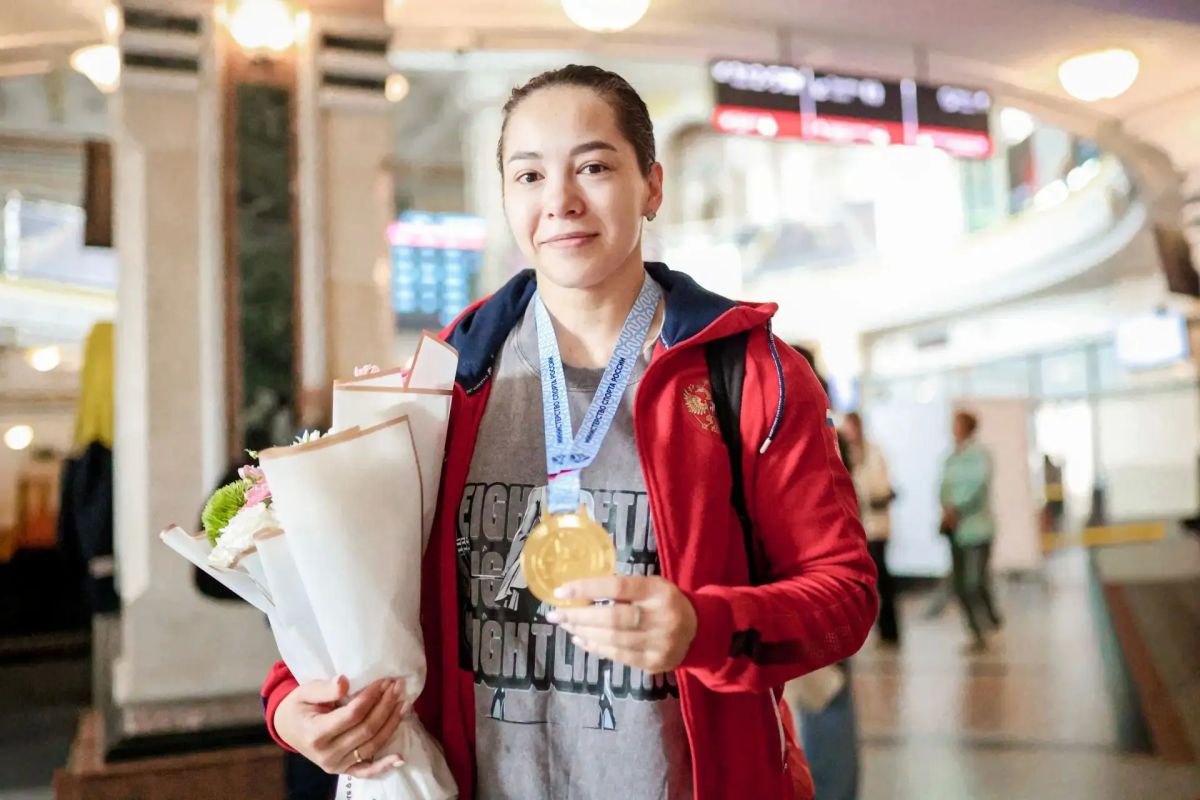 В Омск вернулась чемпионка Спартакиады народов России по тяжелой атлетике Ольга Тё В Омск вернулась чемпионка Спартакиады народов России по тяжелой атлетике Ольга Тё