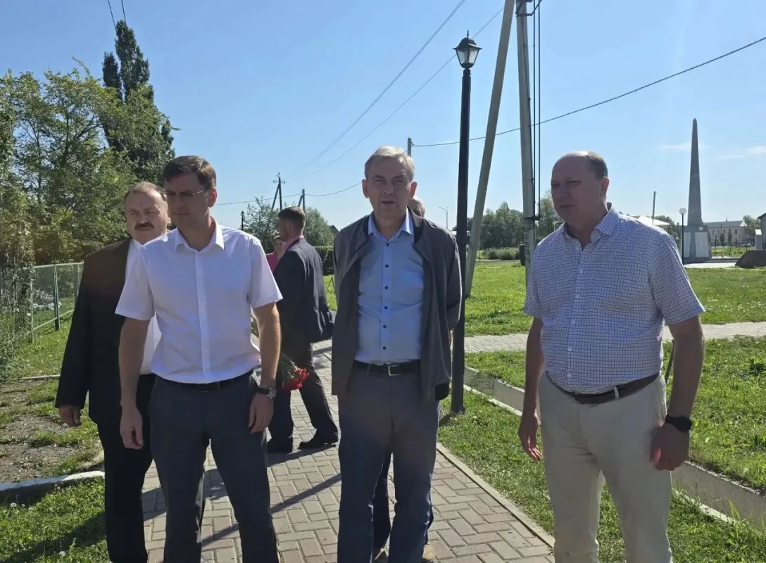С рабочим визитом посетил Марьяновский и Москаленский районы С рабочим визитом посетил Марьяновский и Москаленский районы