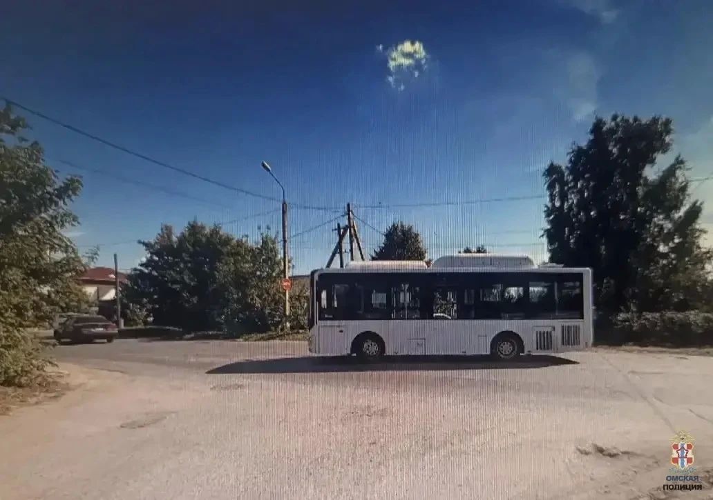 В Омске пассажирский автобус столкнулся с легковушкой В Омске пассажирский автобус столкнулся с легковушкой