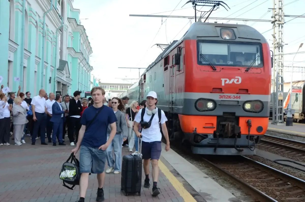 Омск принял эстафету: поезд, брендированный к выборам-2026, прибыл в Культурную столицу России Омск принял эстафету: поезд, брендированный к выборам-2026, прибыл в Культурную столицу России