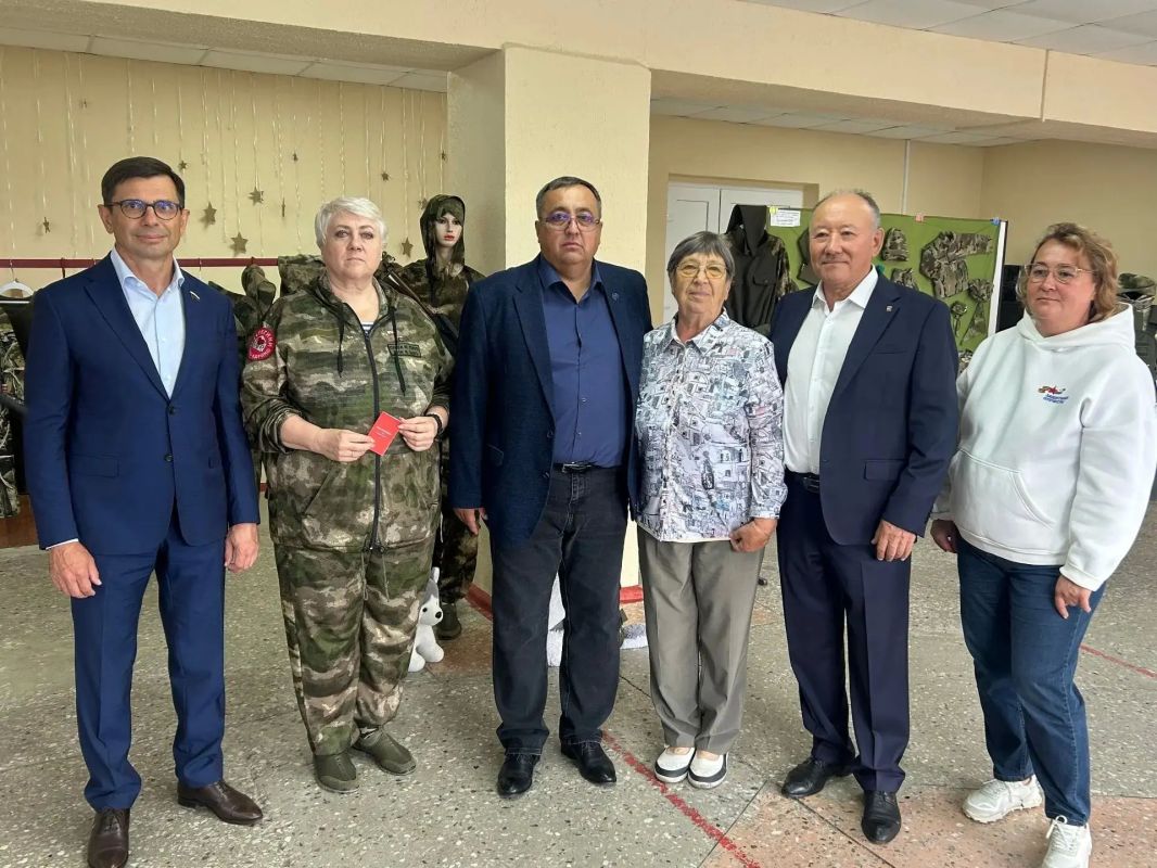 В Любинском районе волонтёры шьют экипировку для бойцов и служебных собак В Любинском районе волонтёры шьют экипировку для бойцов и служебных собак