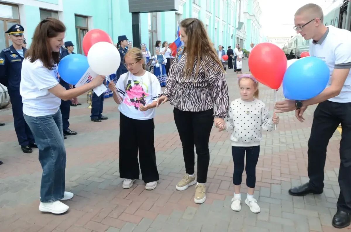 Омск принял эстафету: поезд, брендированный к выборам-2026, прибыл в Культурную столицу России Омск принял эстафету: поезд, брендированный к выборам-2026, прибыл в Культурную столицу России