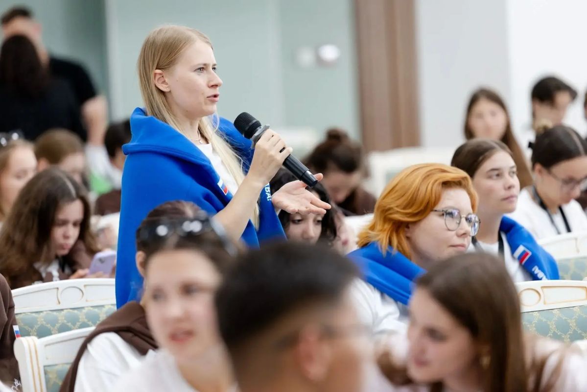 Наши снова в деле!. Хамза Апобеков и Ольга Амелькина вернулись с форума «Острова», который проходил с 10 по 16 августа на Сахалине Омичи работали над тем, чтобы Дальний Восток стал привлекательнее для молодежи – через... Наши снова в деле!. Хамза Апобеков и Ольга Амелькина вернулись с форума «Острова», который проходил с 10 по 16 августа на Сахалине Омичи работали над тем, чтобы Дальний Восток стал привлекательнее для молодежи – через...