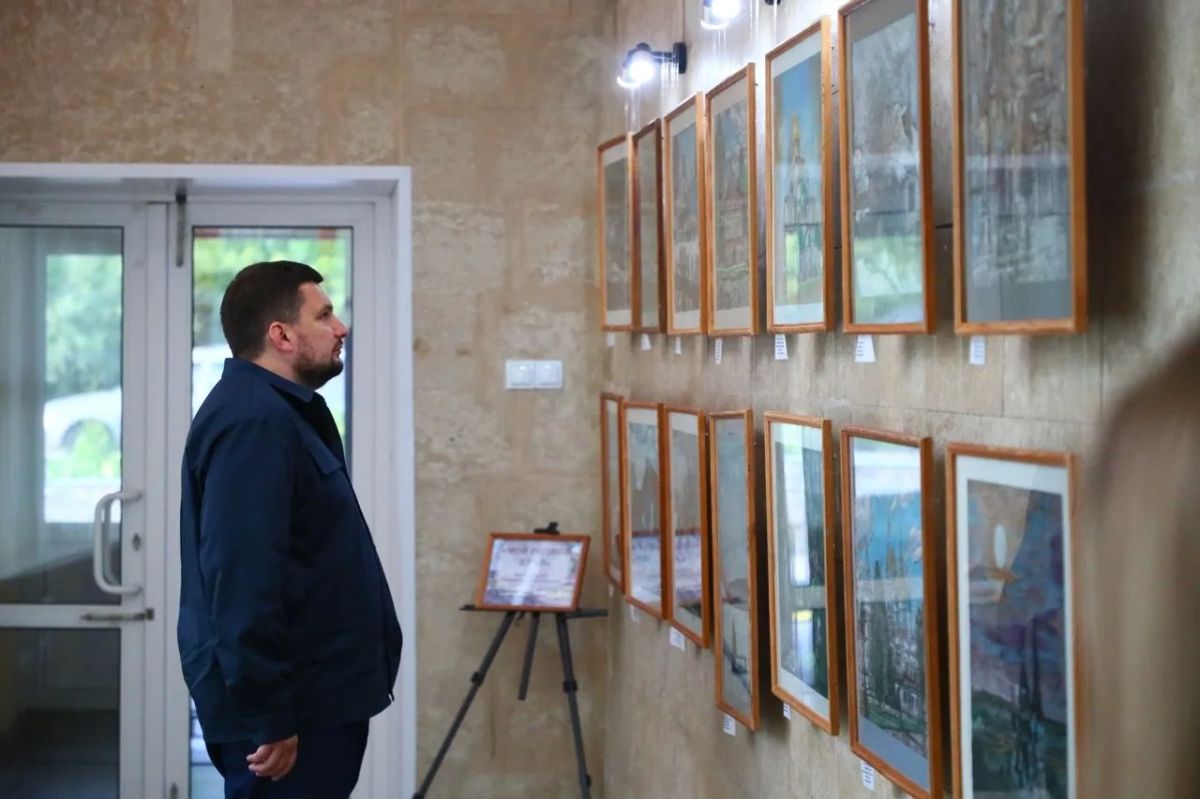 В Культурной столице на Дворце культуры «Светоч» появился мурал площадью 300 кв. метров В Культурной столице на Дворце культуры «Светоч» появился мурал площадью 300 кв. метров