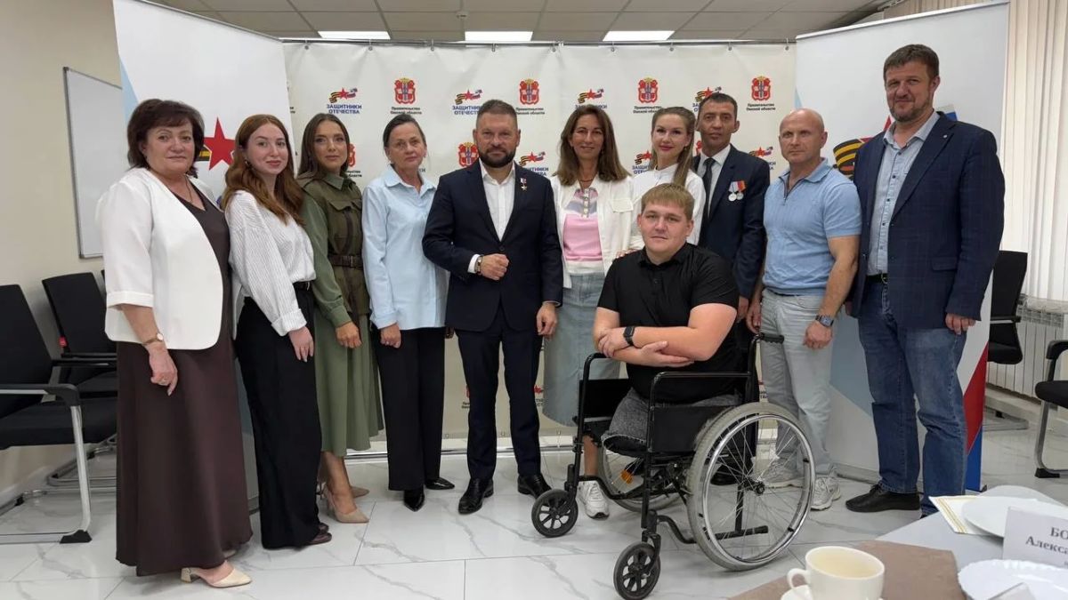 Евгений Поддубный обсудил с омичами поддержку ветеранов и их семей