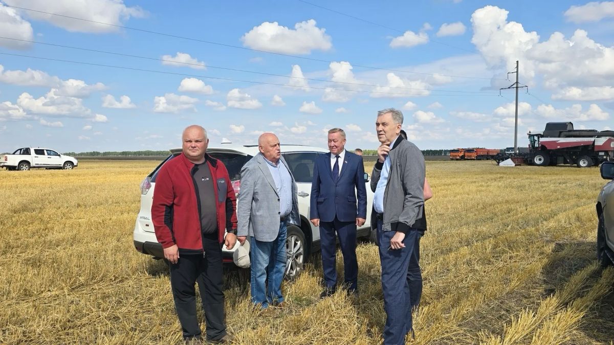Спикер областного парламента побывал в Павлоградском районе с рабочим визитом Спикер областного парламента побывал в Павлоградском районе с рабочим визитом