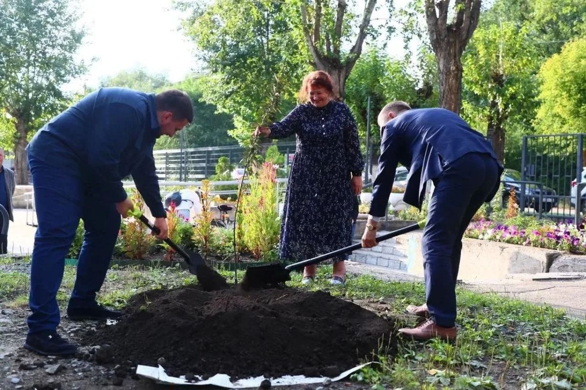 В Культурной столице на Дворце культуры «Светоч» появился мурал площадью 300 кв. метров В Культурной столице на Дворце культуры «Светоч» появился мурал площадью 300 кв. метров