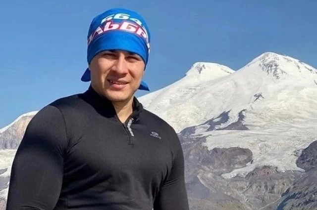 «Впереди Антарктида!» Рустам Набиев первым сделал «крест Эльбруса» на руках «Впереди Антарктида!» Рустам Набиев первым сделал «крест Эльбруса» на руках