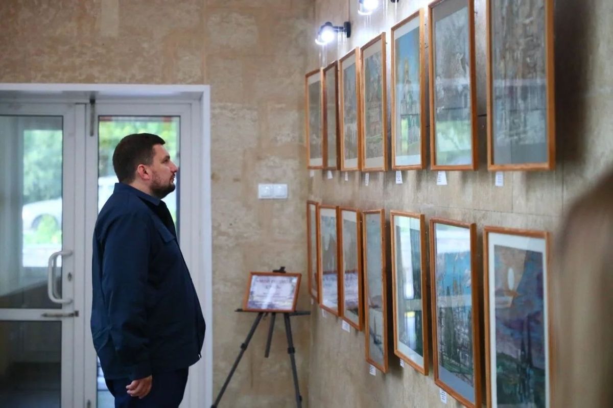 В Культурной столице на Дворце культуры «Светоч» появился мурал площадью 300 кв. метров В Культурной столице на Дворце культуры «Светоч» появился мурал площадью 300 кв. метров