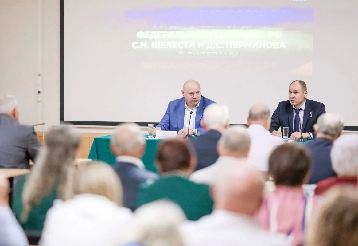 Мэр Омска Сергей Шелест и Герой России, сенатор Российской Федерации (Единая Россия) пообщались с лидерами ветеранских общественных организаций Мэр Омска Сергей Шелест и Герой России, сенатор Российской Федерации (Единая Россия) пообщались с лидерами ветеранских общественных организаций