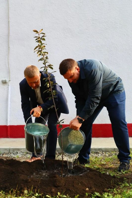 В Культурной столице на Дворце культуры «Светоч» появился мурал площадью 300 кв. метров В Культурной столице на Дворце культуры «Светоч» появился мурал площадью 300 кв. метров