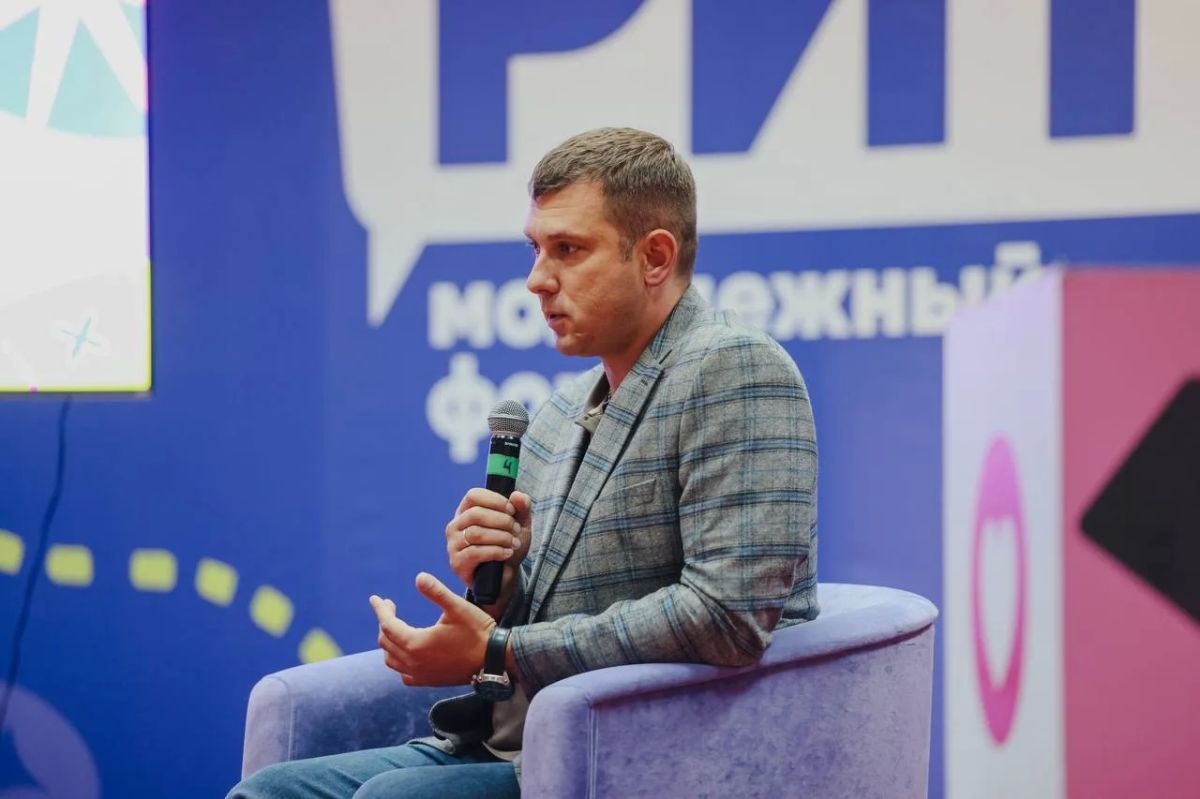 Финишная прямая «РИТМа». Одним из главных событий четвертого дня форума стал «Диалог на равных» с Кириллом Лесковым – подполковником, участником президентского кадрового проекта «Время героев», кавалером двух орденов... Финишная прямая «РИТМа». Одним из главных событий четвертого дня форума стал «Диалог на равных» с Кириллом Лесковым – подполковником, участником президентского кадрового проекта «Время героев», кавалером двух орденов...