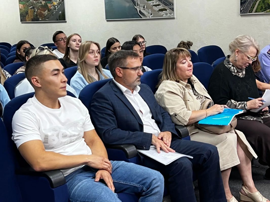 Руководитель следственного управления по Омской области совместно с председателем совета Всероссийской общественной организации провели прием граждан из числа детей-сирот Руководитель следственного управления по Омской области совместно с председателем совета Всероссийской общественной организации провели прием граждан из числа детей-сирот