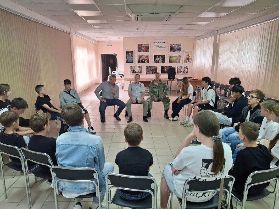 Урок мужества в комплексном центре «Сударушка»: связь поколений и патриотическое воспитание Урок мужества в комплексном центре «Сударушка»: связь поколений и патриотическое воспитание