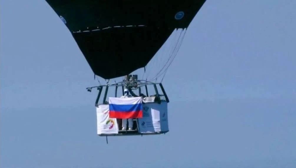Мировой рекорд по высотному прыжку с теплового аэростата из стратосферы установили в Алтайском крае Мировой рекорд по высотному прыжку с теплового аэростата из стратосферы установили в Алтайском крае