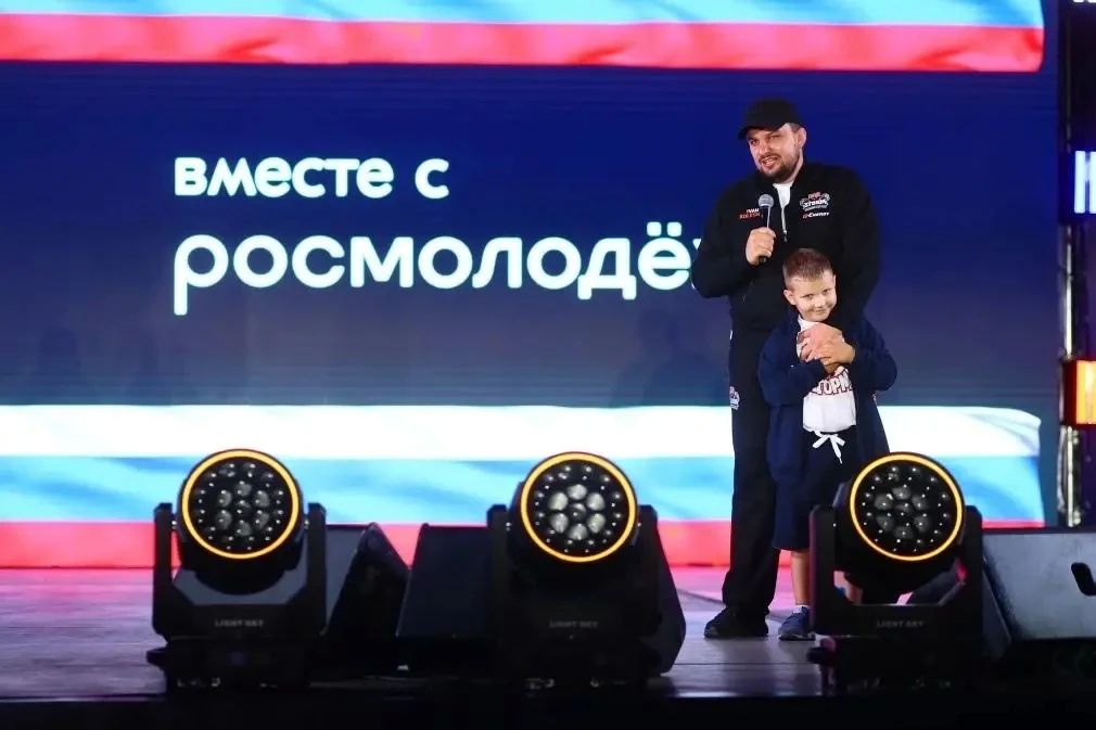 В Омске в «Ночном МЕГАвелопробеге» приняли участие сотни любителей спорта В Омске в «Ночном МЕГАвелопробеге» приняли участие сотни любителей спорта