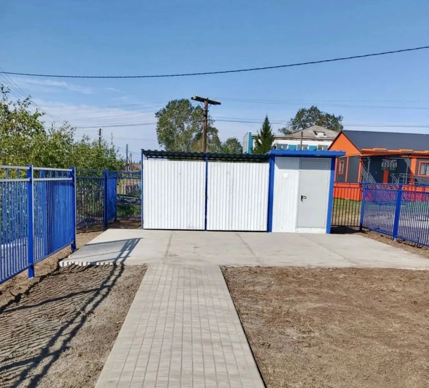 В Усть Ишимском районе завершено благоустройство территории вокруг новых ФАпов В Усть Ишимском районе завершено благоустройство территории вокруг новых ФАпов