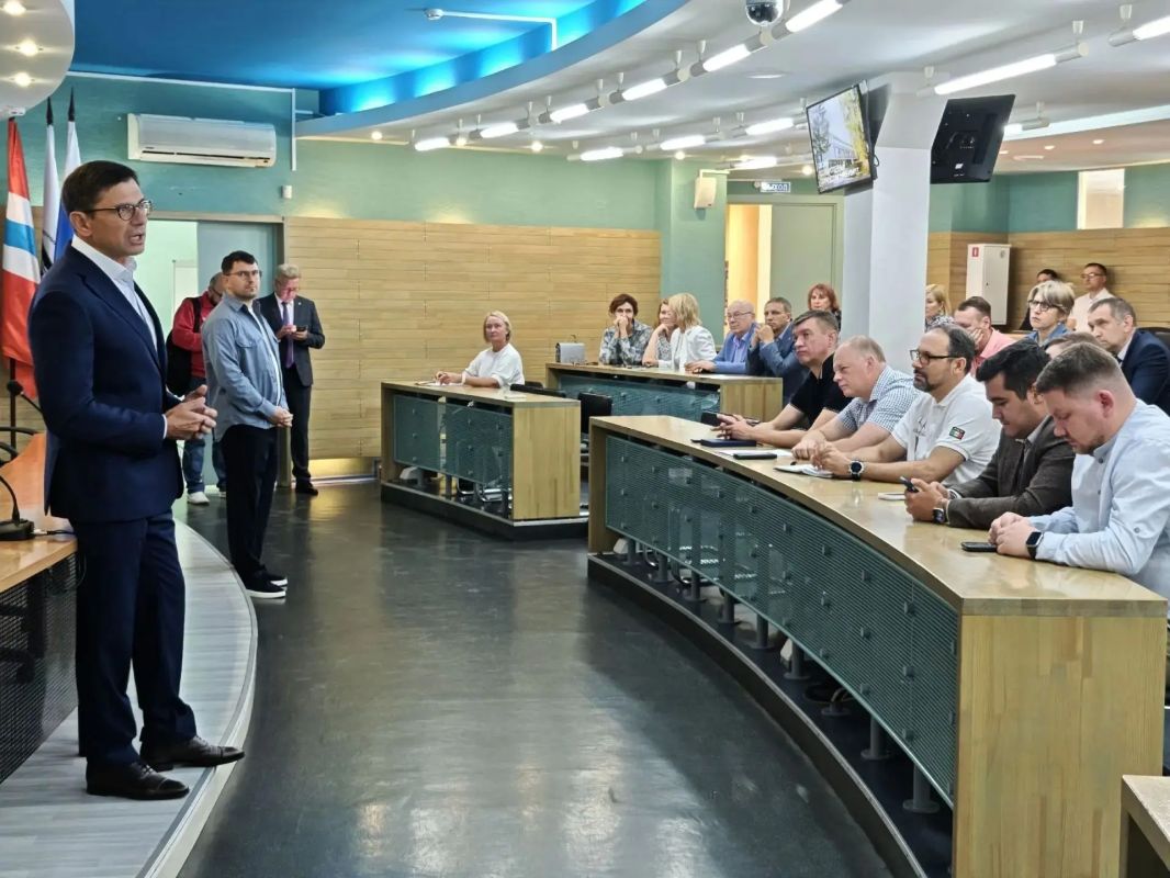 Депутат Госдумы (Единая Россия) Игорь Антропенко посетил ОмГТУ, обсудил с руководством и преподавателями подготовку кадров и материально-техническое обеспечение Депутат Госдумы (Единая Россия) Игорь Антропенко посетил ОмГТУ, обсудил с руководством и преподавателями подготовку кадров и материально-техническое обеспечение