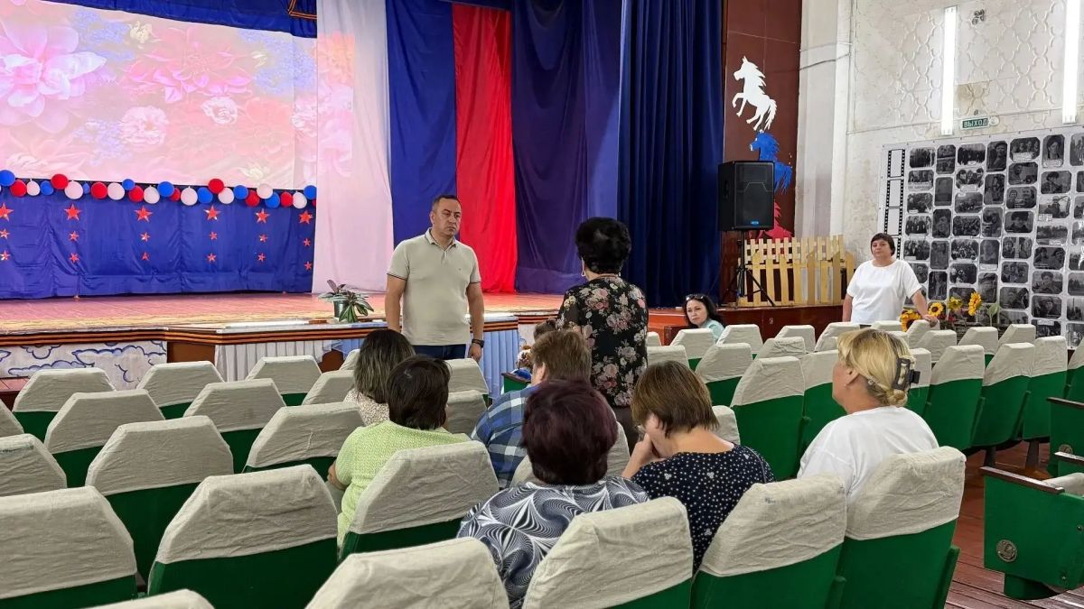 В Глуховском сельском поселении встретились с жителями и обсудили вопросы, которые требуют внимания районных и профильных служб В Глуховском сельском поселении встретились с жителями и обсудили вопросы, которые требуют внимания районных и профильных служб
