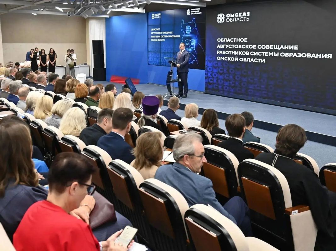 Виталий Хоценко: С 1 сентября зарплаты педагогов в Омской области вырастут на 7,6%