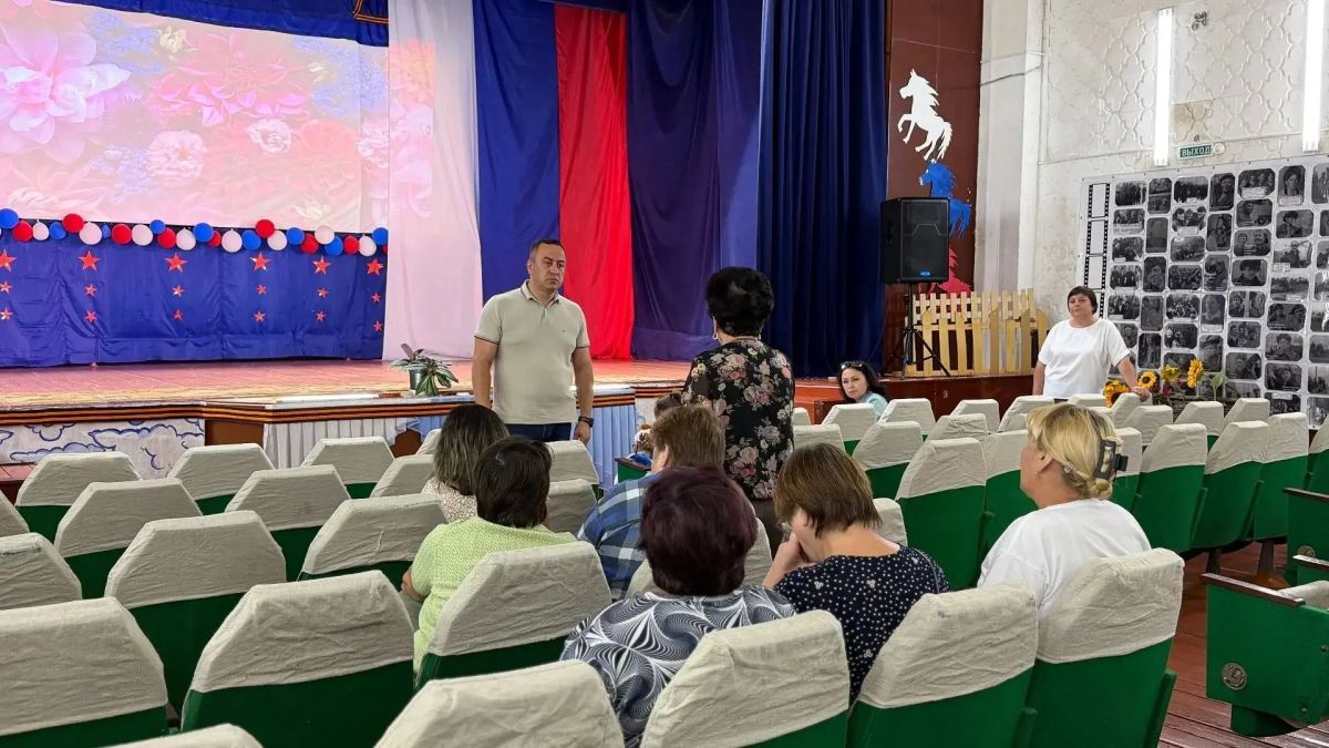 В Глуховском сельском поселении встретились с жителями и обсудили вопросы, которые требуют внимания районных и профильных служб В Глуховском сельском поселении встретились с жителями и обсудили вопросы, которые требуют внимания районных и профильных служб