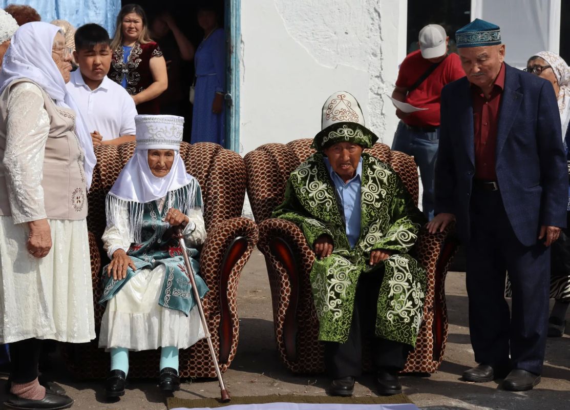 Семейная пара из Русско-Полянского района отпраздновала 70-летие супружеской жизни Семейная пара из Русско-Полянского района отпраздновала 70-летие супружеской жизни