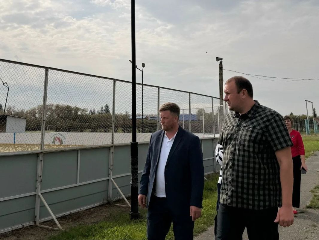 Посетил с рабочим визитом поселок Омский Посетил с рабочим визитом поселок Омский