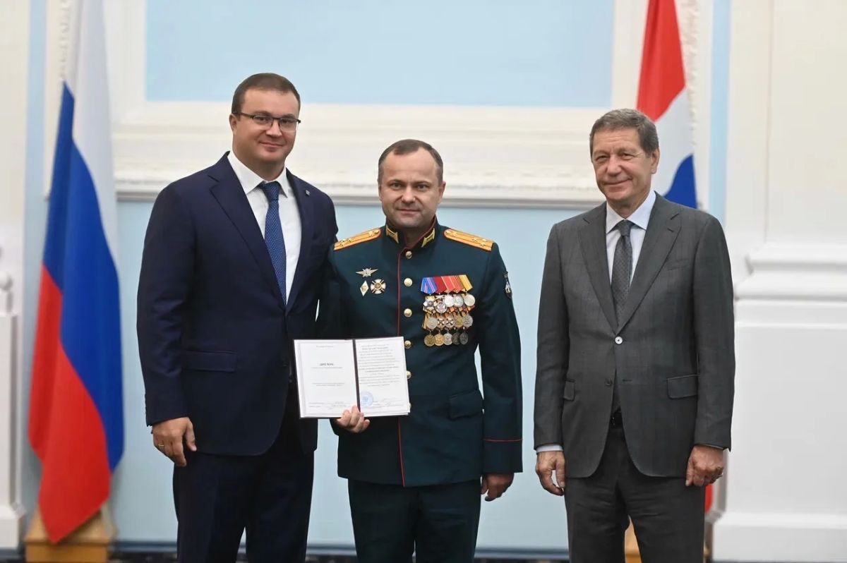 Виталий Хоценко: Вручили дипломы участникам регионального кадрового проекта «ПРОдвижение ГЕРОЕВ», который мы запустили в Омской области по поручению нашего Президента Владимира Владимировича Путина Виталий Хоценко: Вручили дипломы участникам регионального кадрового проекта «ПРОдвижение ГЕРОЕВ», который мы запустили в Омской области по поручению нашего Президента Владимира Владимировича Путина