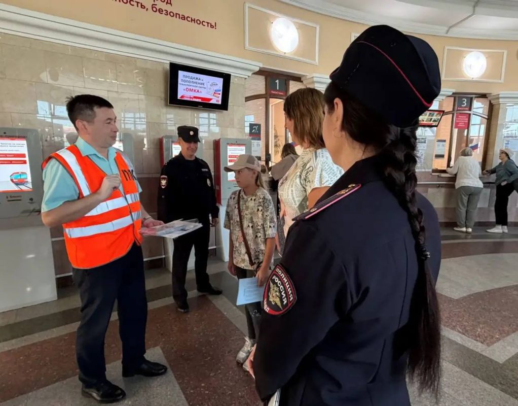Транспортные полицейские Омска присоединились к Всероссийской акции «Безопасный транспорт» Транспортные полицейские Омска присоединились к Всероссийской акции «Безопасный транспорт»