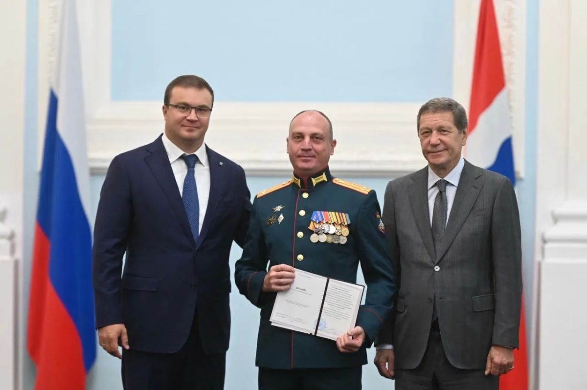 Виталий Хоценко: Вручили дипломы участникам регионального кадрового проекта «ПРОдвижение ГЕРОЕВ», который мы запустили в Омской области по поручению нашего Президента Владимира Владимировича Путина Виталий Хоценко: Вручили дипломы участникам регионального кадрового проекта «ПРОдвижение ГЕРОЕВ», который мы запустили в Омской области по поручению нашего Президента Владимира Владимировича Путина