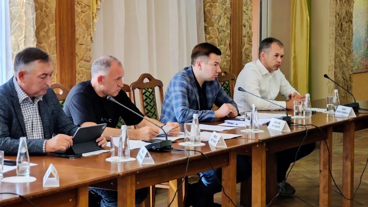 Виталий Хоценко: Впервые провели выездное заседание Парламентского клуба Виталий Хоценко: Впервые провели выездное заседание Парламентского клуба