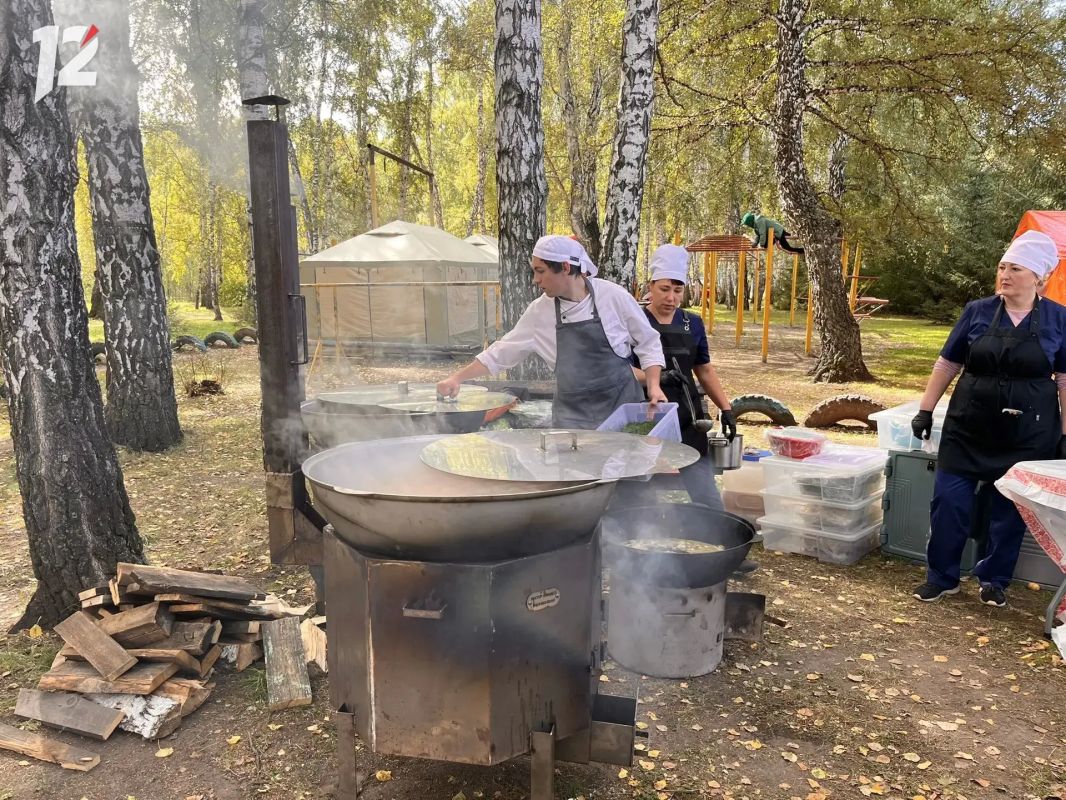 Уха, окрошка и тысячи сырников: в Горьковском районе бьют гастрономические рекорды Уха, окрошка и тысячи сырников: в Горьковском районе бьют гастрономические рекорды