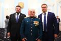 Губернатор Виталий Павлович Хоценко и почетный Президент Олимпийского комитета России Александр Жуков вручили участникам регионального кадрового проекта «ПРОдвижение ГЕРОЕВ» дипломы