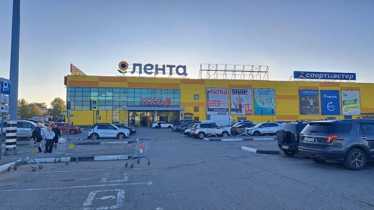 В Омске окончательно меняют вывеску последнего магазина «О’Кей»