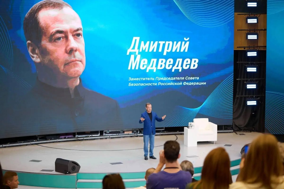Фестиваль новых медиа в Сенеже: синтез, единство и большая живая матрёшка Фестиваль новых медиа в Сенеже: синтез, единство и большая живая матрёшка
