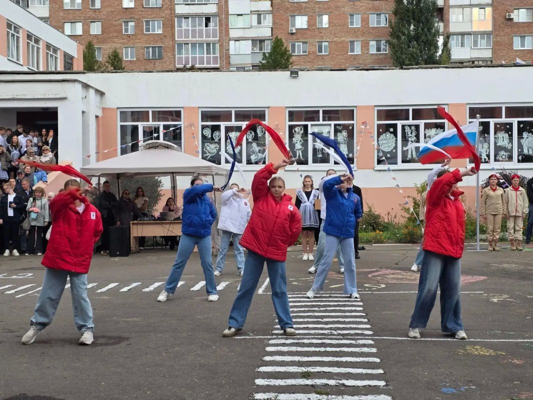 Представители Минздрава приняли участие в торжественных линейках, посвящённых Дню знаний Представители Минздрава приняли участие в торжественных линейках, посвящённых Дню знаний