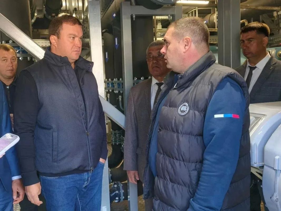 Виталий Хоценко проверил подготовку к зиме в Кормиловском районе Виталий Хоценко проверил подготовку к зиме в Кормиловском районе