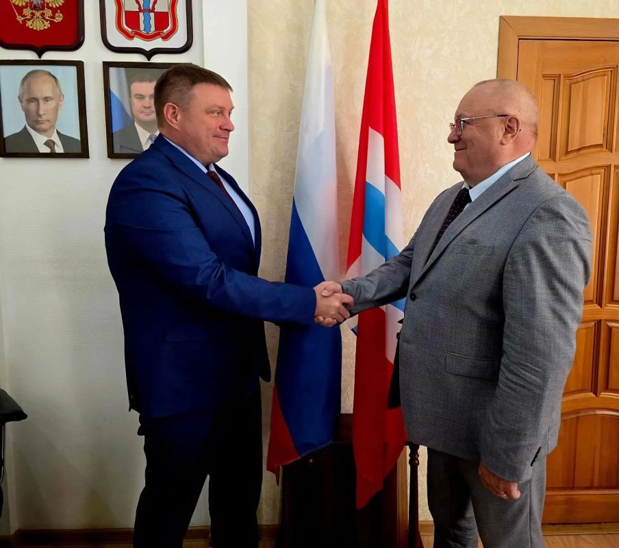 Минздрав подписал новое отраслевое соглашение с профсоюзом омских медиков Минздрав подписал новое отраслевое соглашение с профсоюзом омских медиков