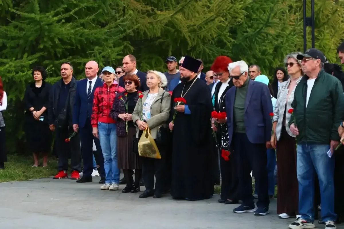 В Омске почтили память погибших в терактах В Омске почтили память погибших в терактах