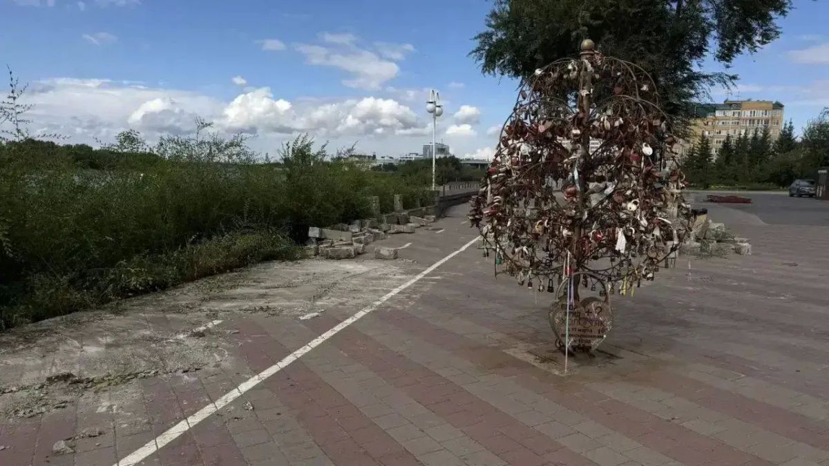 Участок Иртышской набережной перед рестораном "Сенкевич" благоустроят Участок Иртышской набережной перед рестораном "Сенкевич" благоустроят