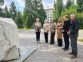 Сотрудники Управления Федерального казначейства по Омской области во главе с руководителем Управления Галиной Сердюковой почтили память жертв террористических актов, возложив цветы к памятному камню «Народы мира против...