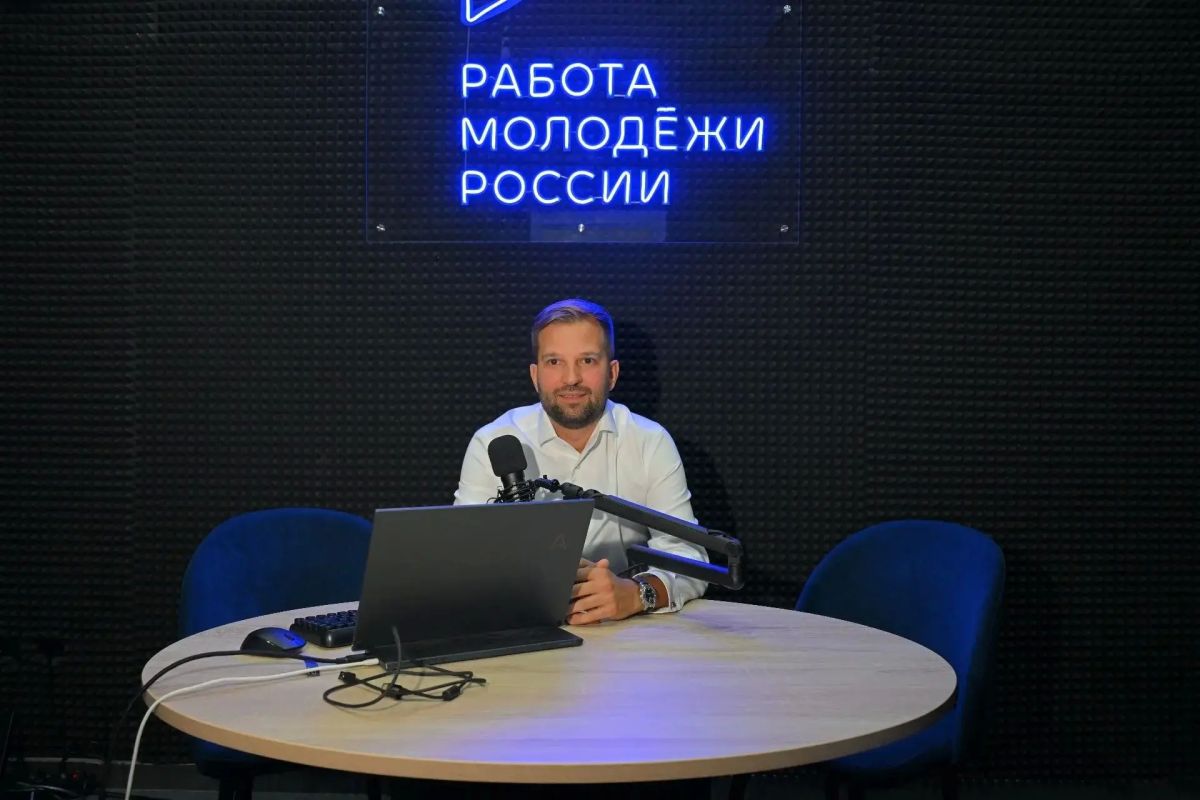 Кадровый центр «Работа молодежи России» встретил представителя конкурсной комиссии «Семейная столица» не стандартной презентацией, а настоящим погружением в среду, где сегодняшние подростки и студенты находят свой путь Кадровый центр «Работа молодежи России» встретил представителя конкурсной комиссии «Семейная столица» не стандартной презентацией, а настоящим погружением в среду, где сегодняшние подростки и студенты находят свой путь