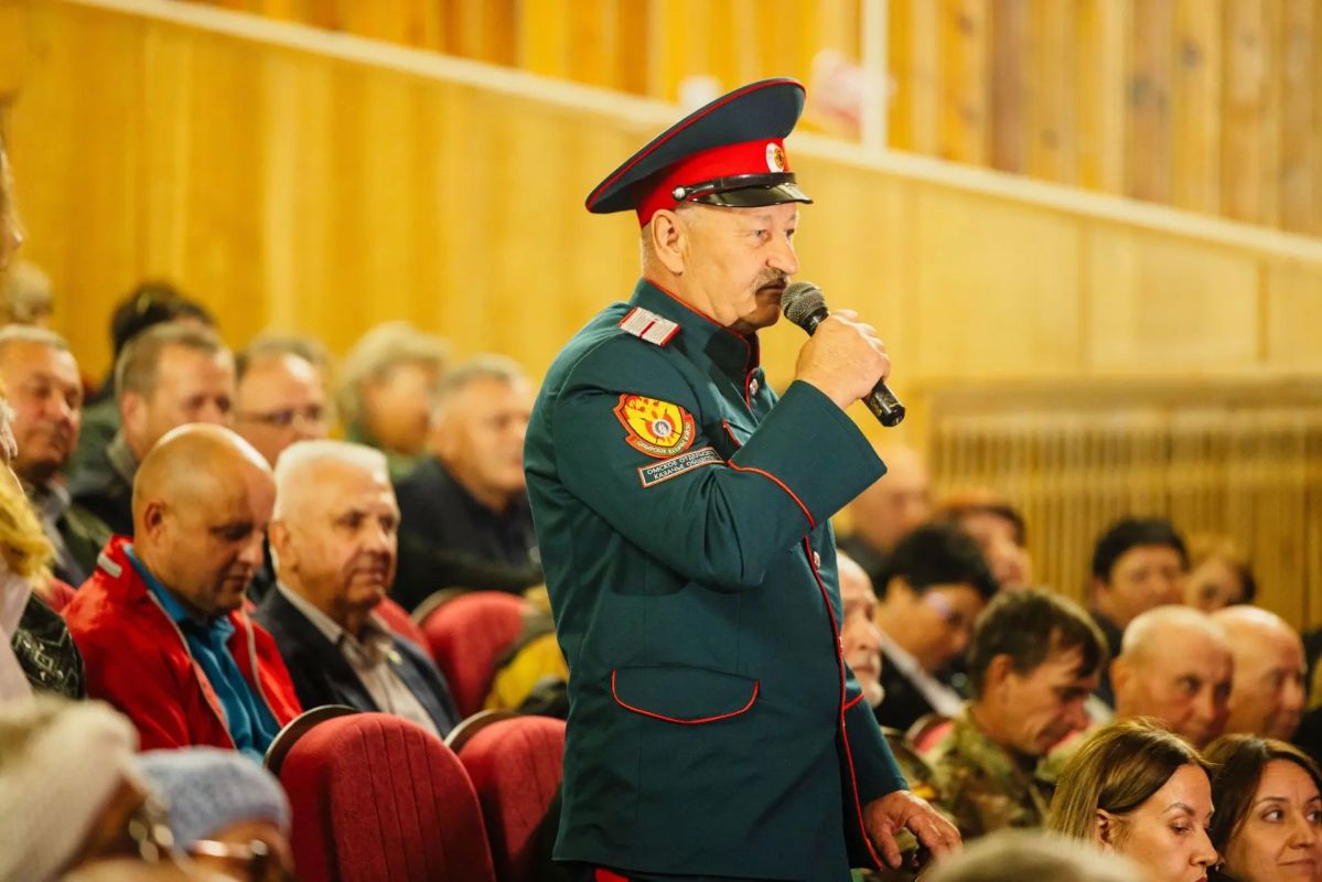 Команда Губернатора провела встречу с жителями Калачинского района Команда Губернатора провела встречу с жителями Калачинского района