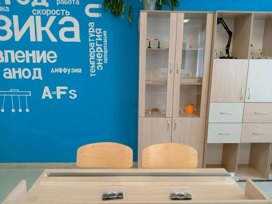 Более 200 школ в Омской области получили новое оснащение предметных кабинетов перед началом нового учебного года Более 200 школ в Омской области получили новое оснащение предметных кабинетов перед началом нового учебного года