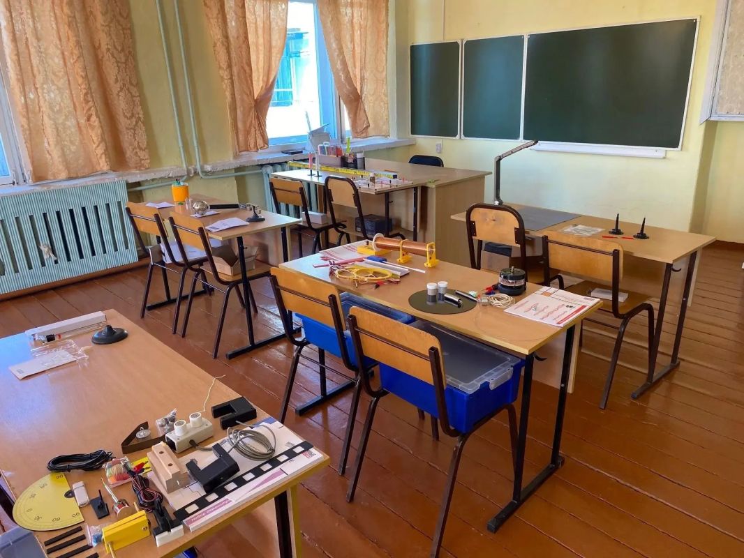 Более 200 школ в Омской области получили новое оснащение предметных кабинетов перед началом нового учебного года Более 200 школ в Омской области получили новое оснащение предметных кабинетов перед началом нового учебного года